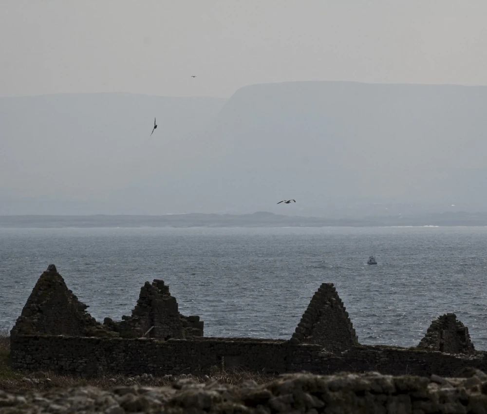 Ruined houses of the islanders near the Cashel Dominik